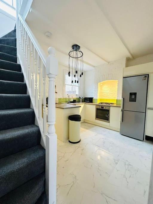 Apartamento Elegant House In Stratford Londres Exterior foto