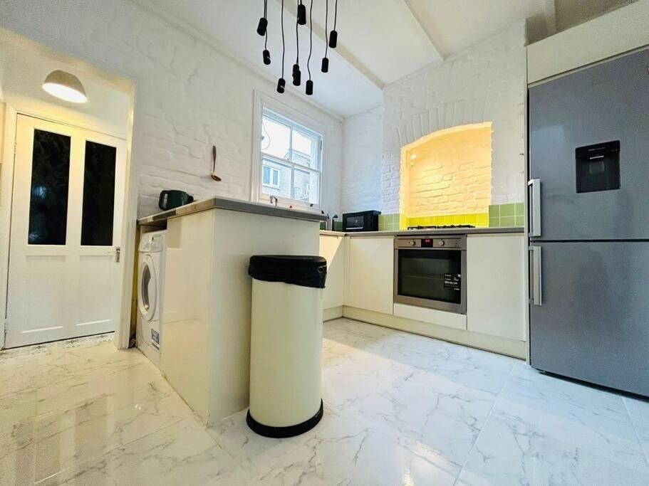 Apartamento Elegant House In Stratford Londres Exterior foto