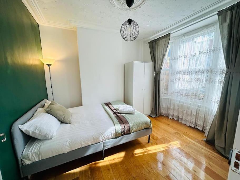 Apartamento Elegant House In Stratford Londres Exterior foto