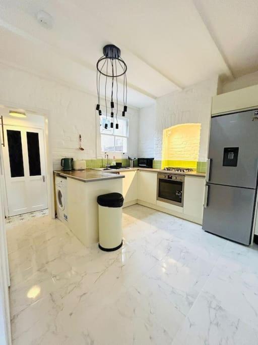 Apartamento Elegant House In Stratford Londres Exterior foto
